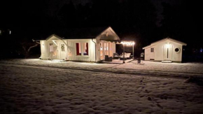 Modernt gästhus med två sovrum och sovmöjlighet för upp till fem personer in Ekerö